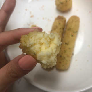 가치식탁 리얼치즈스틱, 리얼크림치즈볼 — 5점을 준 리뷰어가 2020년 11월 올린 사용 사진