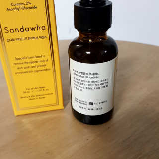 [스킨큐어] 산다화 비타민C 화이트닝 에센스 30ml — 5점을 준 리뷰어가 2020년 4월 올린 사용 사진