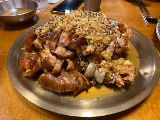 [동네맛집족발] 4개 족발 중 택1 — 5점을 준 리뷰어가 2020년 5월 올린 사용 사진