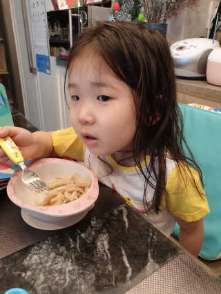 [풀무원] 달콤고추장크림, 양송이버섯크림 누들떡볶이 — 5점을 준 리뷰어가 2020년 5월 올린 사용 사진