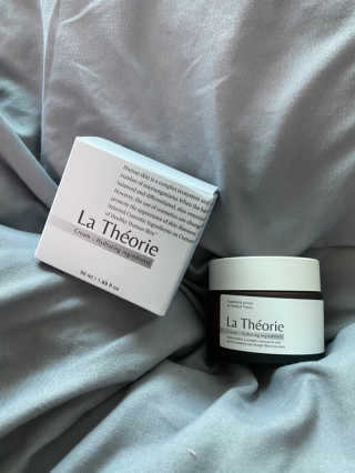 La Theorie Hydrating Ingredients | 하이드레이팅 인그레이디언츠 — 3점을 준 리뷰어가 2020년 5월 올린 사용 사진