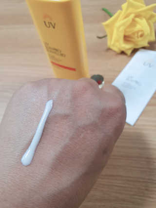 네이처컬렉션 이자녹스 UV 선 프로 365 익스트림 선 플루이드 100ml — 5점을 준 리뷰어가 2020년 5월 올린 사용 사진