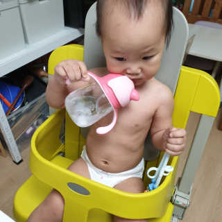 유비맘 트라이탄 코니빨대컵_컬러 랜덤 발송 — 5점을 준 리뷰어가 2020년 11월 올린 사용 사진