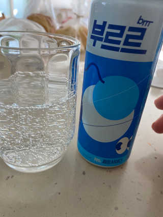 [칼로리 걱정 NO 제로칼로리 탄산음료]  부담없이 즐기는 부르르Brrr~~ 제로 사이다 — 2.5점을 준 리뷰어가 2020년 12월 올린 사용 사진
