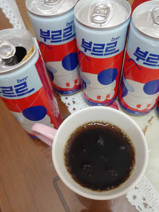 [칼로리 걱정 NO 제로칼로리 탄산음료]  부담없이 즐기는 부르르Brrr~~ 제로 콜라 — 5점을 준 리뷰어가 2020년 11월 올린 사용 사진