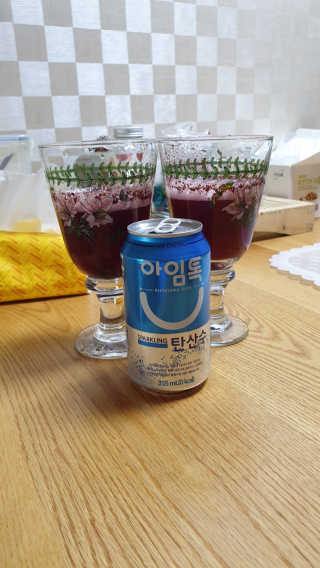일화 아임톡 탄산수 355ml X 24캔 — 5점을 준 리뷰어가 2020년 4월 올린 사용 사진