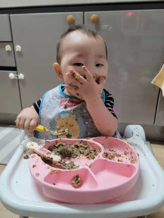 유비맘 캐릭터 실리콘 흡착 식판_색상 랜덤발송 — 4.5점을 준 리뷰어가 2020년 10월 올린 사용 사진