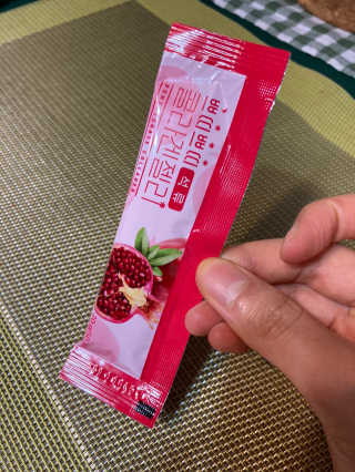 헬스업_쁘띠쁘띠석류콜라겐젤리_20g x 14포 — 3.5점을 준 리뷰어가 2020년 9월 올린 사용 사진