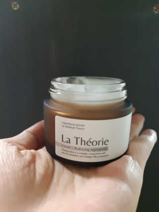 La Theorie Hydrating Ingredients | 하이드레이팅 인그레이디언츠 — 5점을 준 리뷰어가 2020년 5월 올린 사용 사진