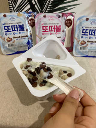 남양유업 또깍 접어 떠먹는 불가리스 2종 — 5점을 준 리뷰어가 2020년 8월 올린 사용 사진