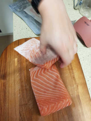 동원산업 항공직송 동원생연어_400g — 5점을 준 리뷰어가 2020년 5월 올린 사용 사진