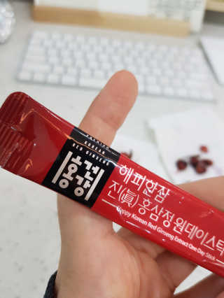 홍건강 해피한삼 진 홍삼정 원데이스틱 10g x 30포 — 5점을 준 리뷰어가 2020년 5월 올린 사용 사진