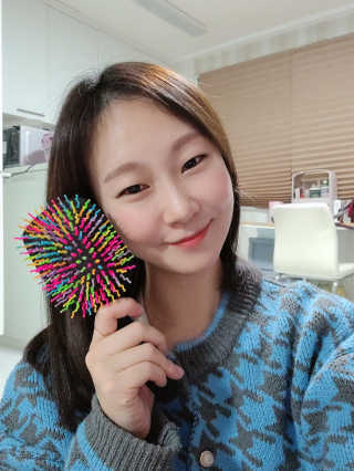 아이캔디 레인보우 볼륨S 패들 브러쉬 — 3.5점을 준 리뷰어가 2020년 12월 올린 사용 사진