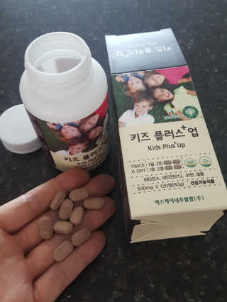 비타맘 키즈플러스업 성장기 어린이 멀티비타민미네랄 120정 — 5점을 준 리뷰어가 2020년 6월 올린 사용 사진