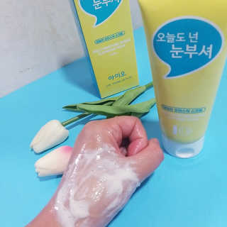 IO 아이오 오늘도 넌 눈부셔 - 데일리 스크럽 클렌징폼 — 5점을 준 리뷰어가 2020년 10월 올린 사용 사진
