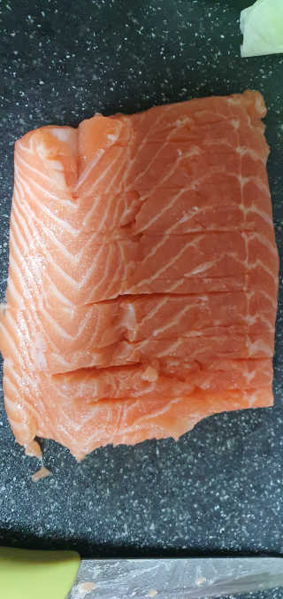 동원산업 항공직송 동원생연어_400g — 5점을 준 리뷰어가 2020년 4월 올린 사용 사진