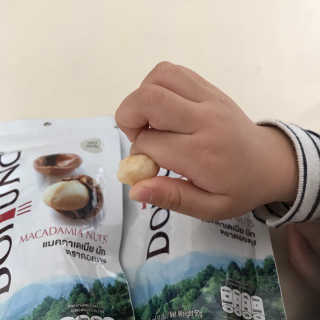 도이퉁 마카다미아 넛 90g  로얄 마카넛 오리지널 쏠트 허니 — 3.5점을 준 리뷰어가 2020년 11월 올린 사용 사진