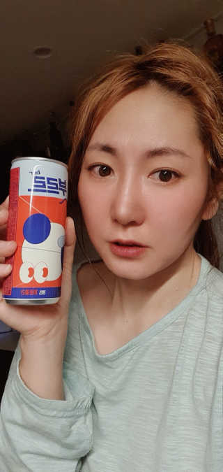 [칼로리 걱정 NO 제로칼로리 탄산음료]  부담없이 즐기는 부르르Brrr~~ 제로 콜라 — 5점을 준 리뷰어가 2020년 12월 올린 사용 사진