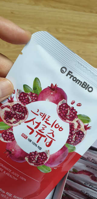 프롬바이오 오직 석류만 [그대로100 석류즙] 하루 1포로 건강하게 — 5점을 준 리뷰어가 2020년 6월 올린 사용 사진
