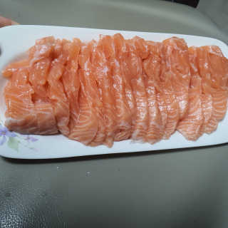 동원산업 항공직송 동원생연어_400g — 5점을 준 리뷰어가 2020년 4월 올린 사용 사진
