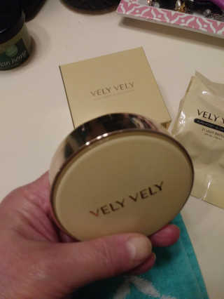 VELY VELY 아우라 허니 글로우 쿠션 — 5점을 준 리뷰어가 2020년 4월 올린 사용 사진