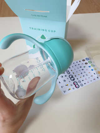 유비맘 트라이탄 코니빨대컵_컬러 랜덤 발송 — 5점을 준 리뷰어가 2020년 6월 올린 사용 사진