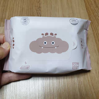 아이수 브론 몬스터 휴대용 아기 물티슈 — 5점을 준 리뷰어가 2020년 12월 올린 사용 사진