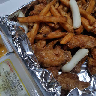 네네치킨 소이크런치윙봉 — 4점을 준 리뷰어가 2020년 4월 올린 사용 사진