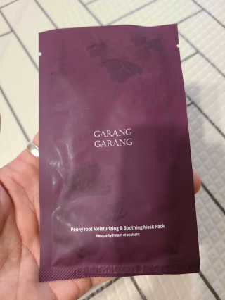 GARANG GARANG 피오니 룻 모이스처라이징 앤 수딩 마스크팩 — 5점을 준 리뷰어가 2020년 4월 올린 사용 사진