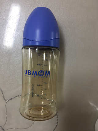 유비맘 PPSU 젖병 노꼭지_260ml_컬러 랜덤 발송 — 5점을 준 리뷰어가 2020년 6월 올린 사용 사진