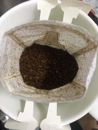 도이퉁 드립백 커피 60g 다크로스트 미디움로스트 — 5점을 준 리뷰어가 2020년 12월 올린 사용 사진