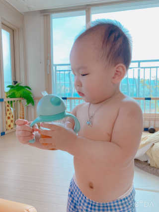 유비맘 트라이탄 코니빨대컵_컬러 랜덤 발송 — 5점을 준 리뷰어가 2020년 10월 올린 사용 사진