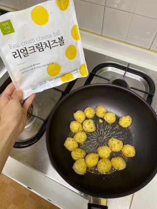 가치식탁 리얼치즈스틱, 리얼크림치즈볼 — 5점을 준 리뷰어가 2020년 9월 올린 사용 사진