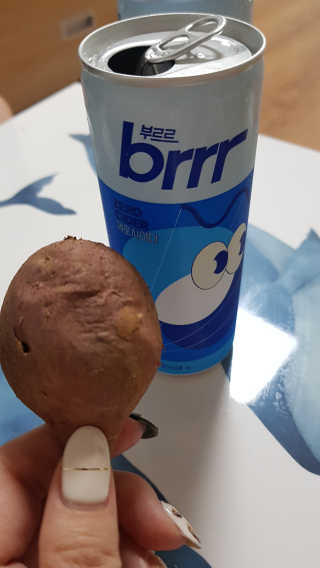 [칼로리 걱정 NO 제로칼로리 탄산음료]  부담없이 즐기는 부르르Brrr~~ 제로 사이다 — 5점을 준 리뷰어가 2020년 12월 올린 사용 사진