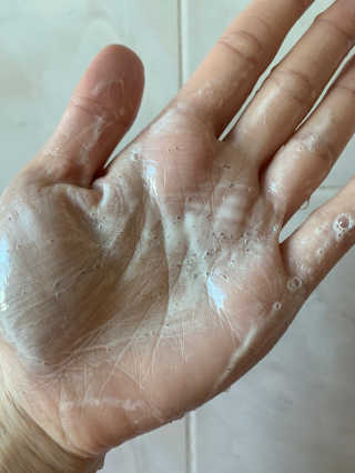 IO 아이오 오늘도 넌 눈부셔 - 데일리 스크럽 클렌징폼 — 5점을 준 리뷰어가 2020년 12월 올린 사용 사진