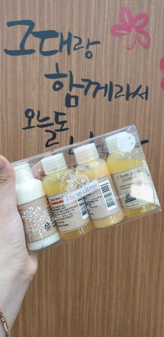 제이팜시트러스 헤어N바디 여행용 미니어처 50mlx4 — 5점을 준 리뷰어가 2020년 5월 올린 사용 사진