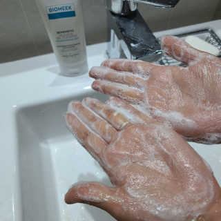 바이오믹 BIOMEEK SENSIMETIC MILD ACID CLEANSER — 5점을 준 리뷰어가 2020년 8월 올린 사용 사진