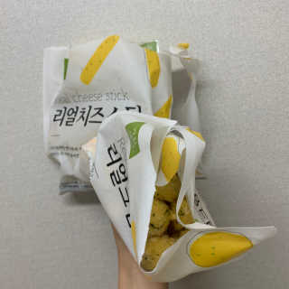 가치식탁 리얼치즈스틱, 리얼크림치즈볼 — 4.5점을 준 리뷰어가 2020년 8월 올린 사용 사진